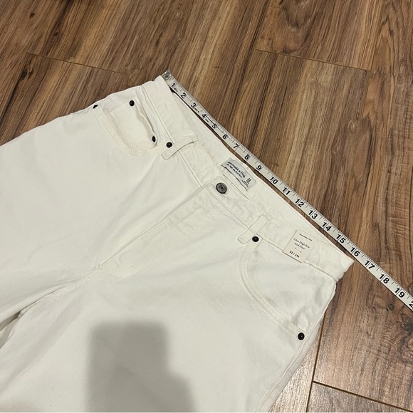 NWT Abercrombie & Fitch Ultra High Rise Kick Flare Jean - Picture 8 of 9